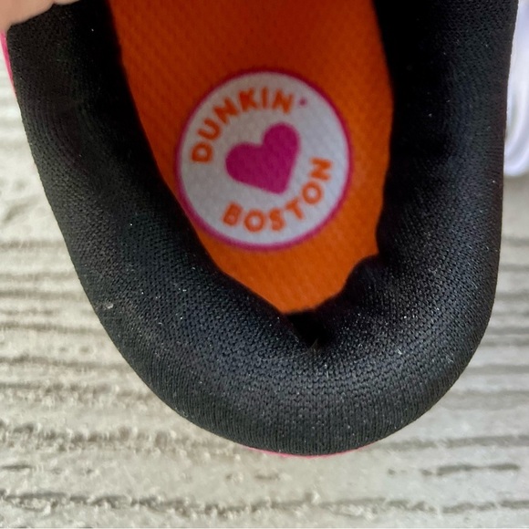 NWOT - Saucony x Dunkin’ Kinvara 10 - Toddler Size 10.5 - Boston Marathon 2019 - Picture 8 of 9
